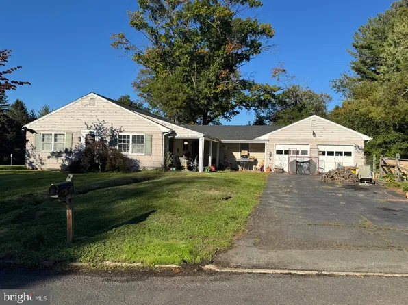 4 Fabrow Dr, Titusville, NJ 08560