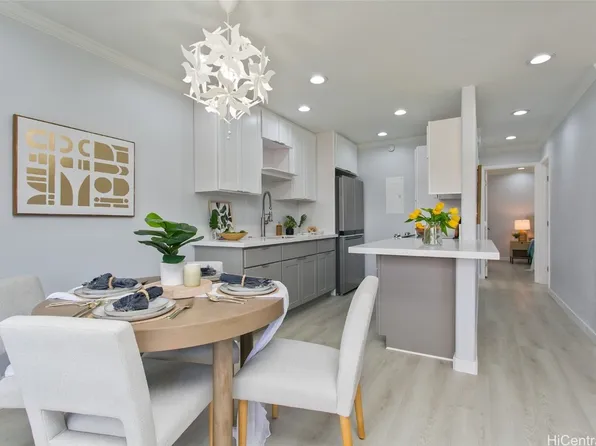 94-1075 Kepakepa St APT D8, Waipahu, HI 96797