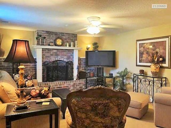 4th image of 3821 S Rogers Cir