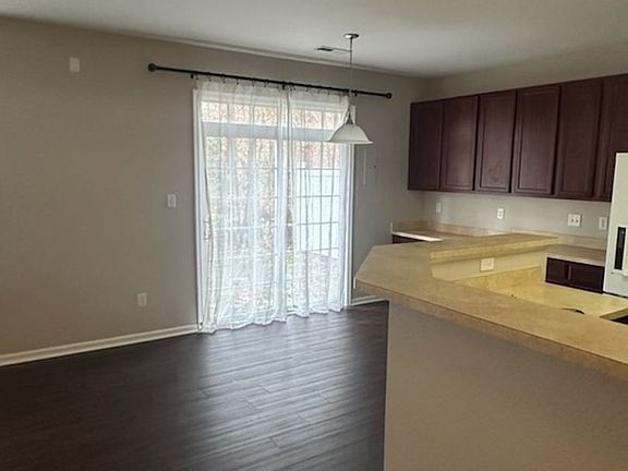 3rd image of 4011 Burr Oak Pl