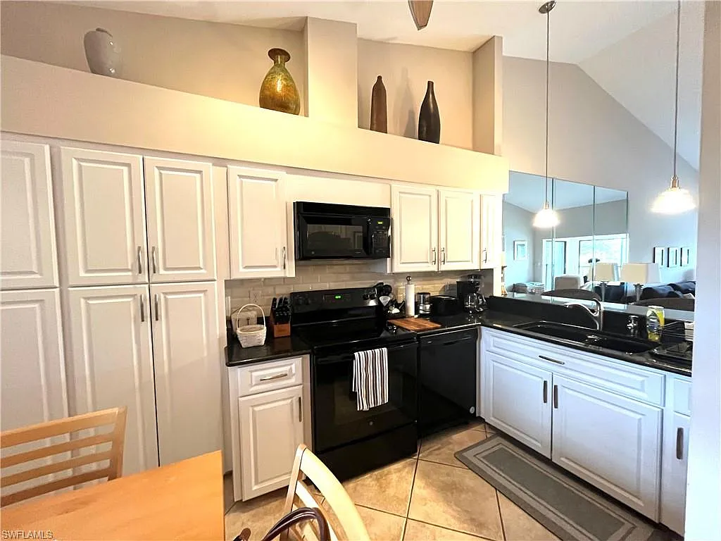 2 bed, 2.0 bath, 1444 sqft, $5,300 — Photo 3