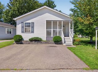 25 Lark Ln, Tiverton, RI 02878