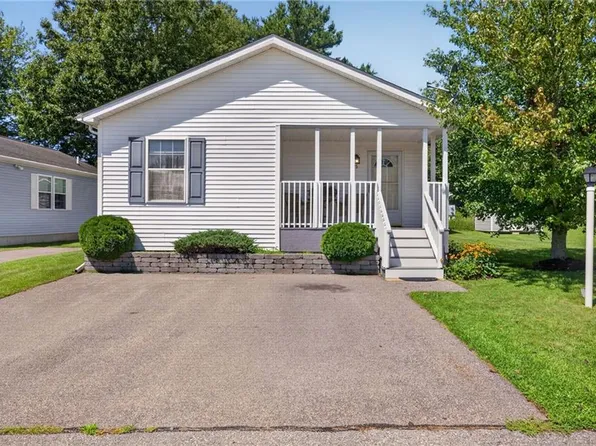 25 Lark Ln, Tiverton, RI 02878