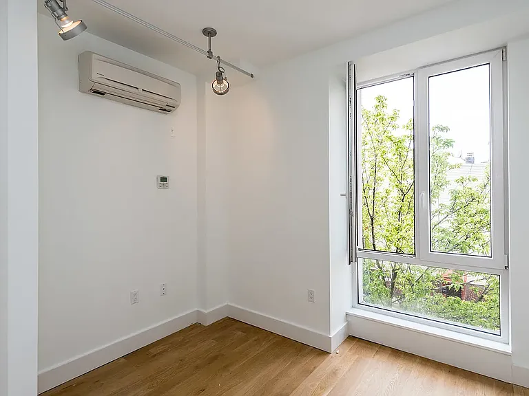 74 Maujer St #1B — Photo 9