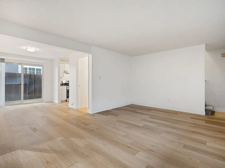 Kingswood Townhome Apartments — Photo 9
