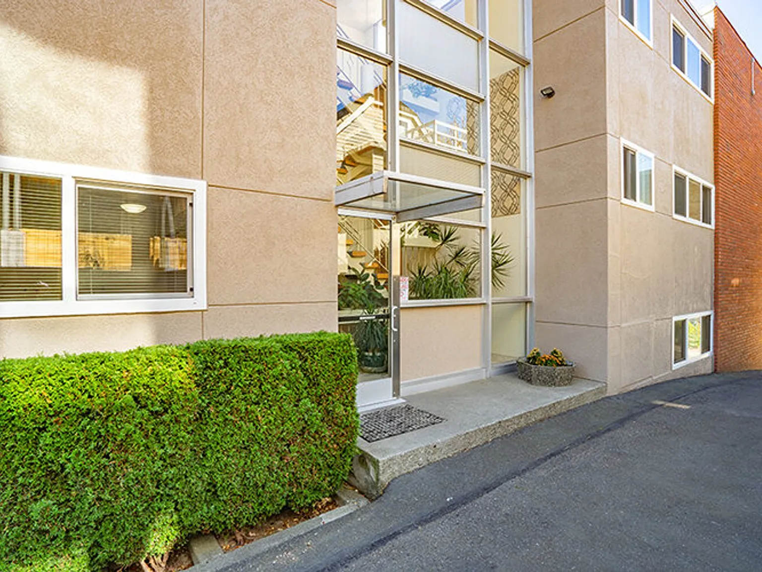 1st & Aloha Apartments — Photo 4