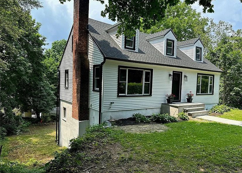 1st image of 25 Woodrow Ave #1