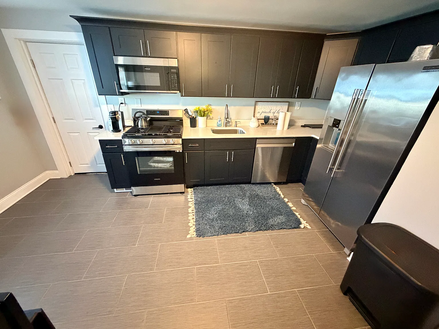 2 bed, 1100 sqft, $2,300 — Photo 1
