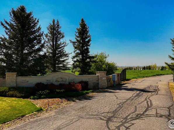 9766 Meadow Ridge Ln, Longmont, CO 80504