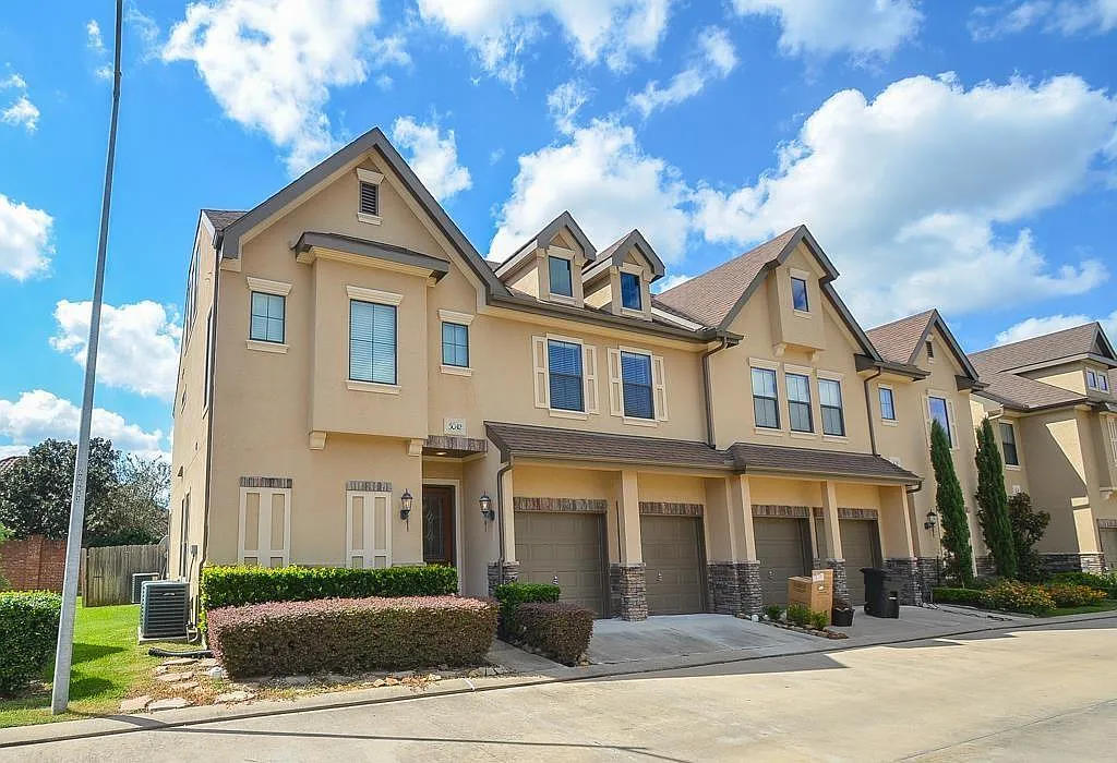 4 bed, 3.5 bath, 2761 sqft, $2,850 — Photo 2