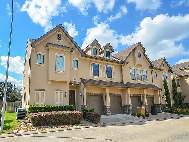 3042 Royal Oaks Crst — Photo 2