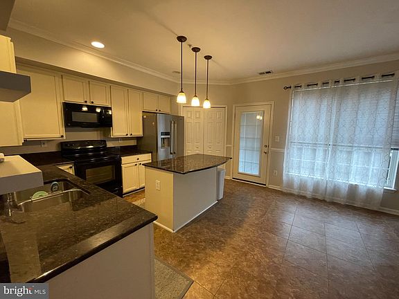 5th image of 42 Harbour Heights Dr