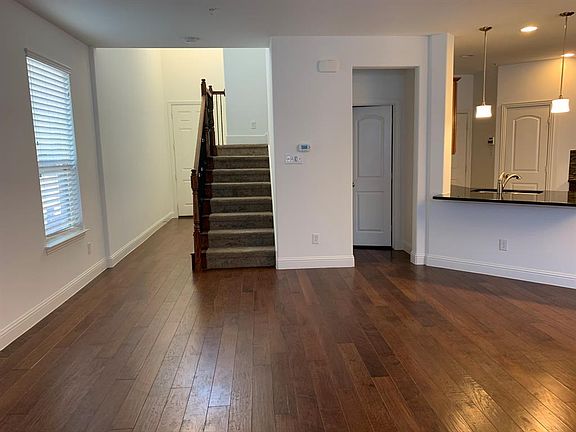5th image of 2626 Jackson Dr