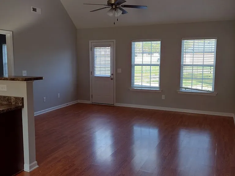 3028 Barretts Ridge Dr — Photo 2
