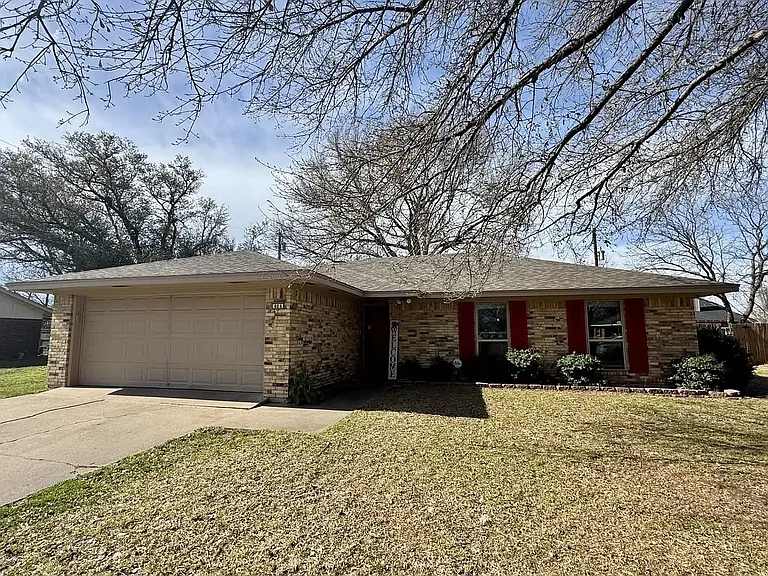 404 Carroll Ave — Photo 1