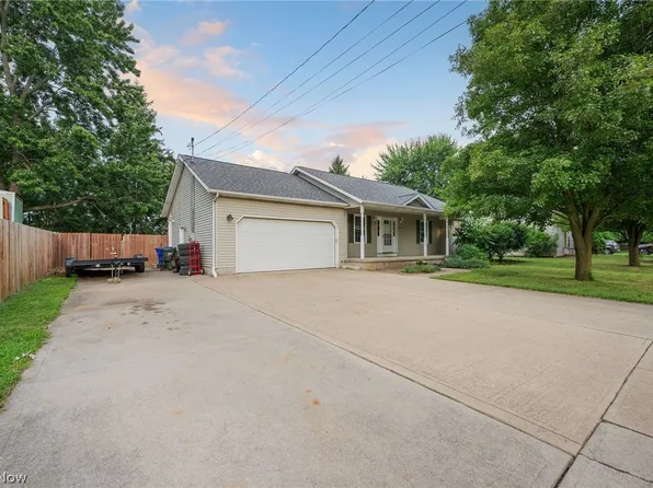 216 Pleasant St, Lagrange, OH 44050