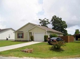 607 Raspberry Ct, Hubert, NC 28539