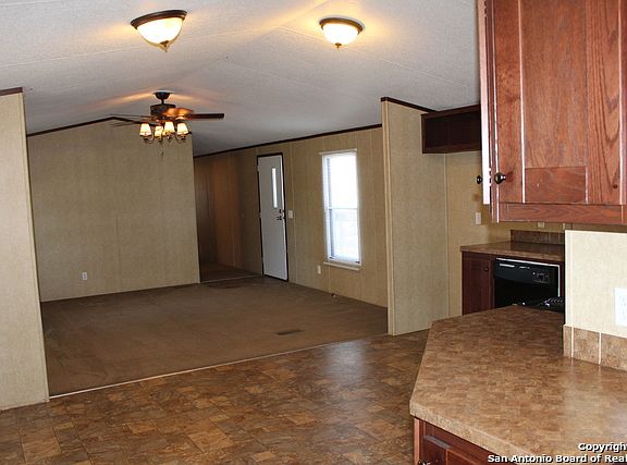 4th image of 106 Flores Oaks Dr