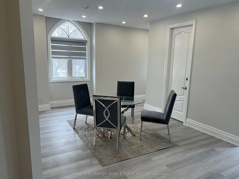 370 Queen St S #C — Photo 10