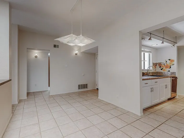 2401 San Patricio Plz — Photo 11