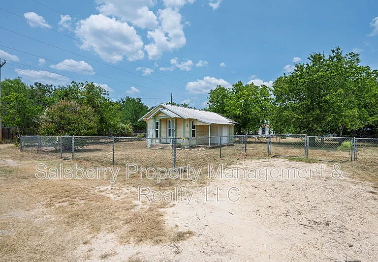 304 Bryan St #B — Photo 13