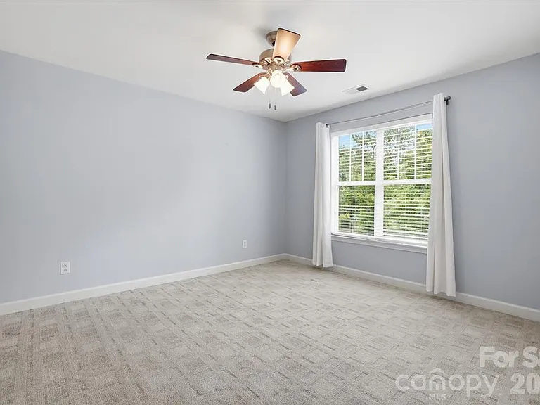 19512 Topgallant Dr — Photo 36