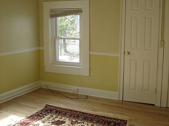 2nd image of 124 College Pl #5ac3303ab