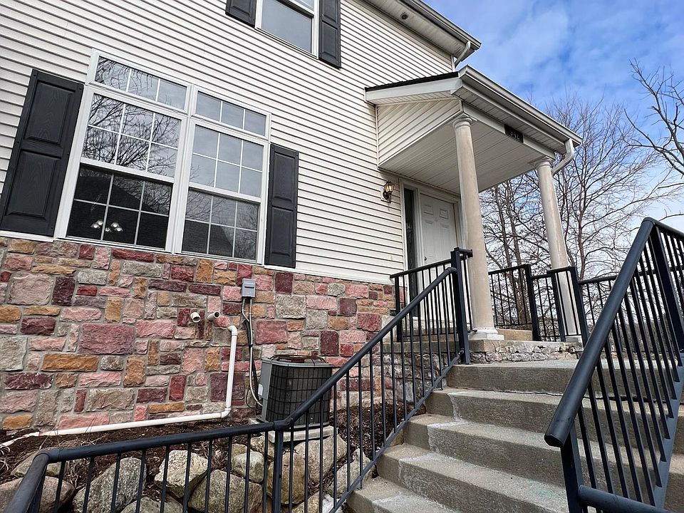 1st image of 922 Creekwood Ln #922