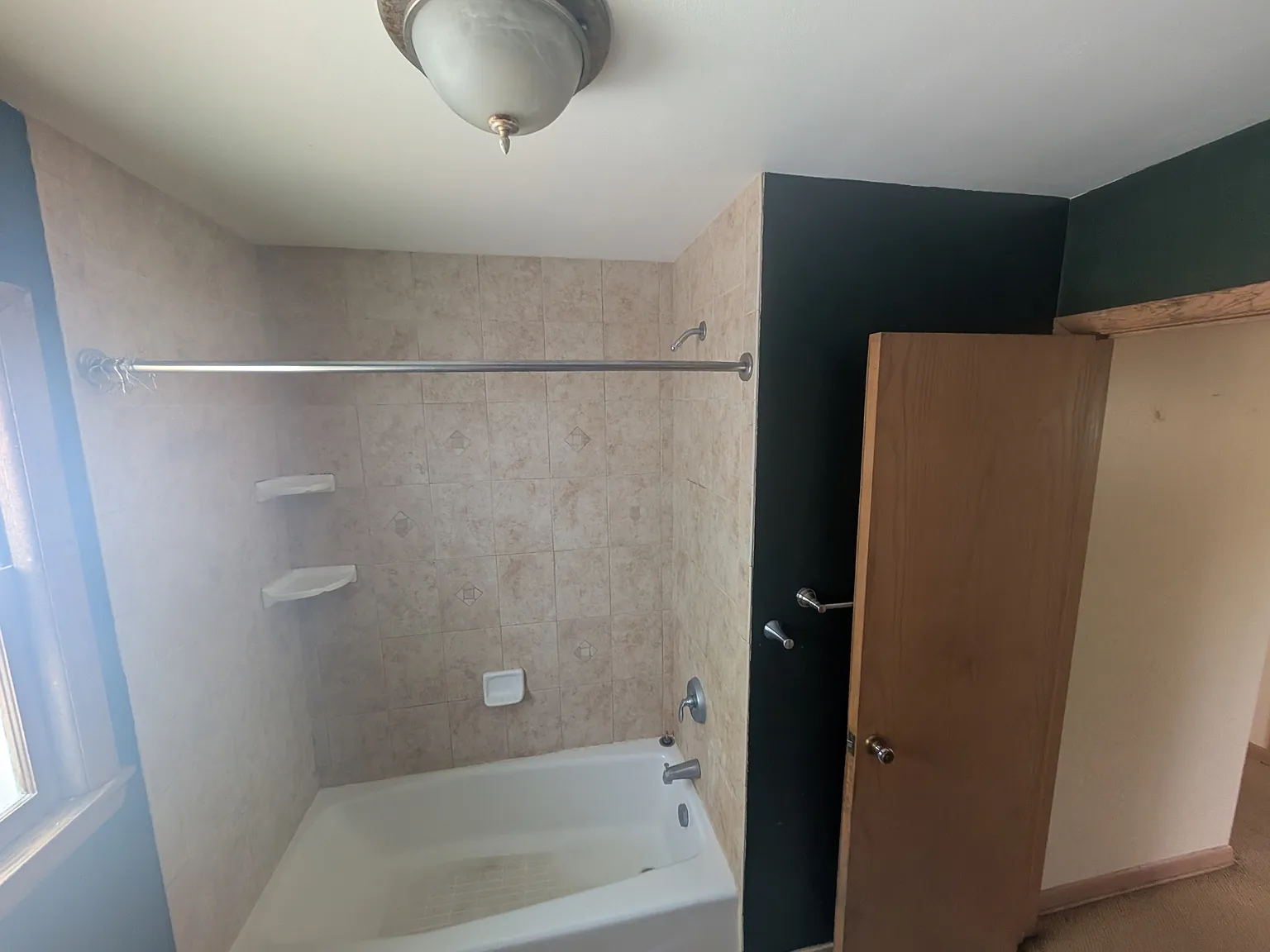3 bed, 1200 sqft, $1,820 — Photo 4
