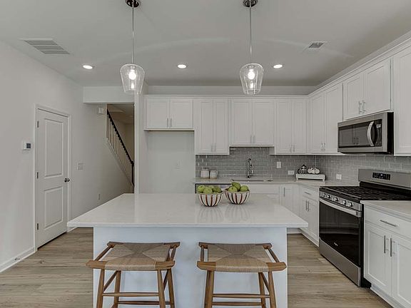 Park Vue - Hummingbird Interior Image 4