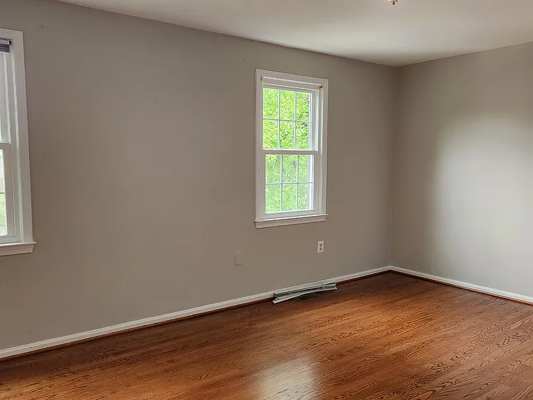 4752 Gainsborough Dr — Photo 5