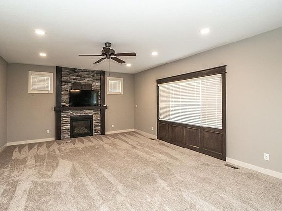 3rd image of 535 NE Wilden Dr
