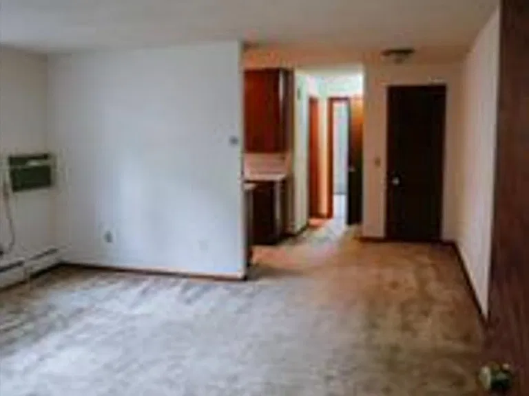 8209 30 1/2 St W — Photo 6