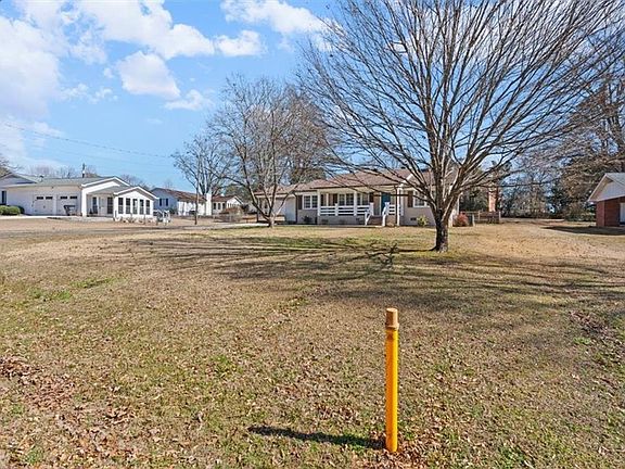 3rd image of 240 John Phillips Rd