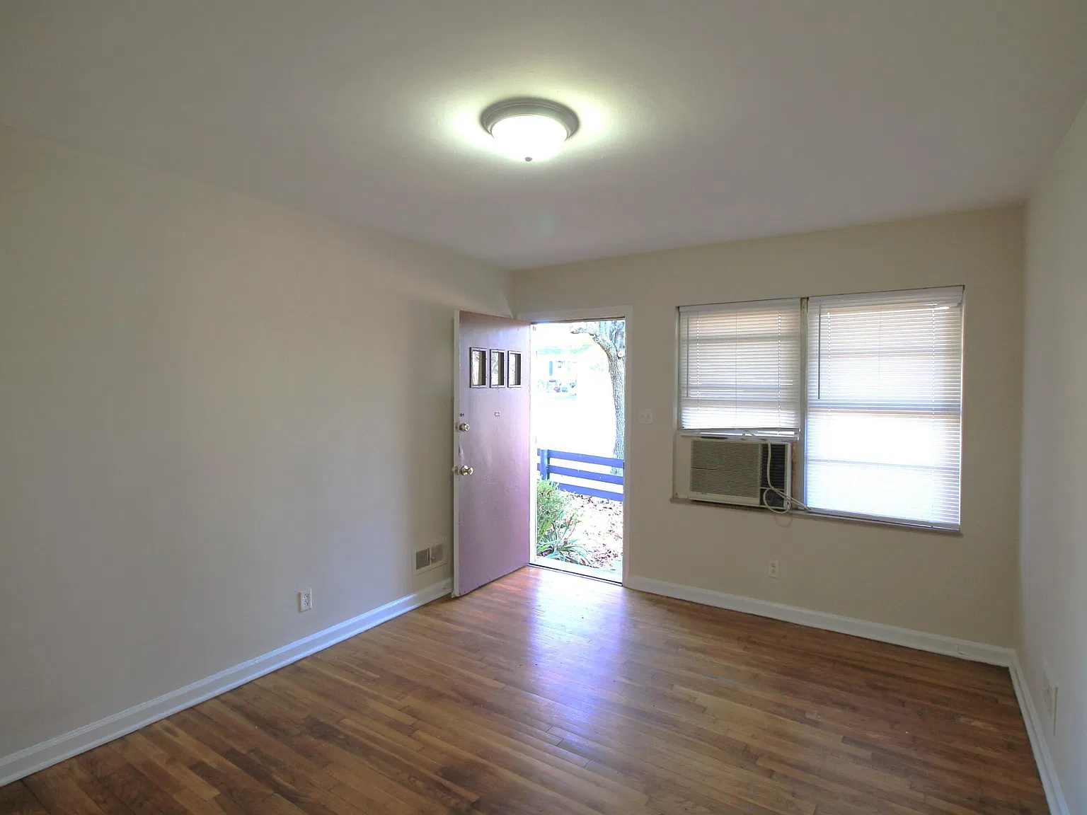 1 bed, 1.0 bath, 550 sqft, $850 — Photo 4
