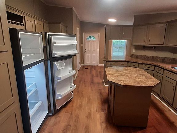 4th image of 261 Romance Rd
