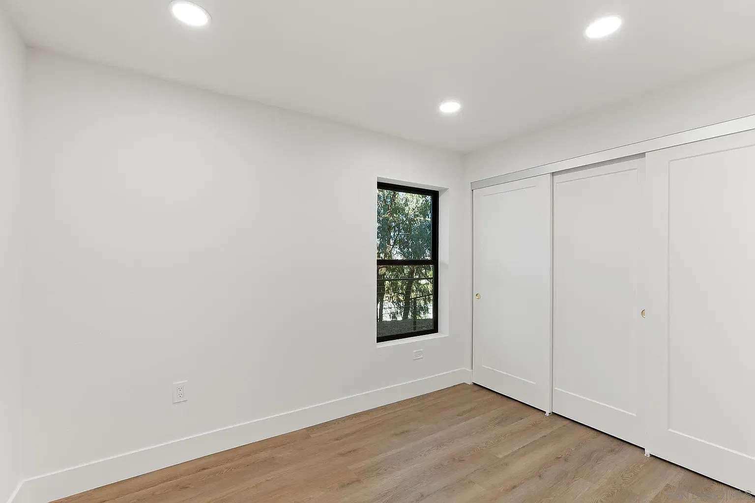 2366 Almeria Ct — Photo 4