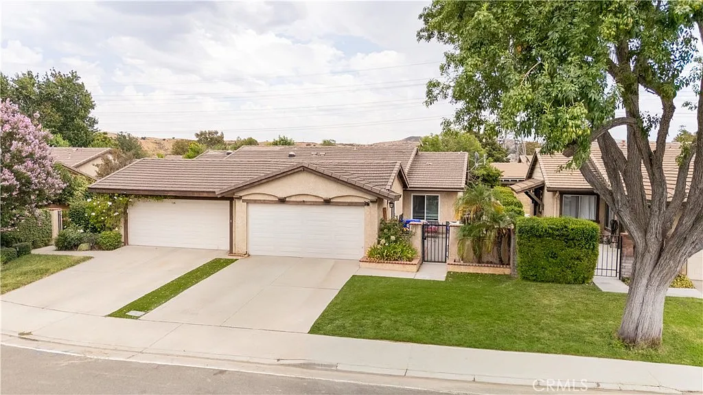 3 bed, 1018 sqft, $3,500 — Photo 1