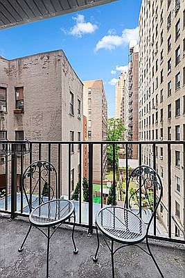 5th image of 186 W 80th St APT 4B