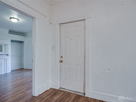 3rd image of 420 Geyer St