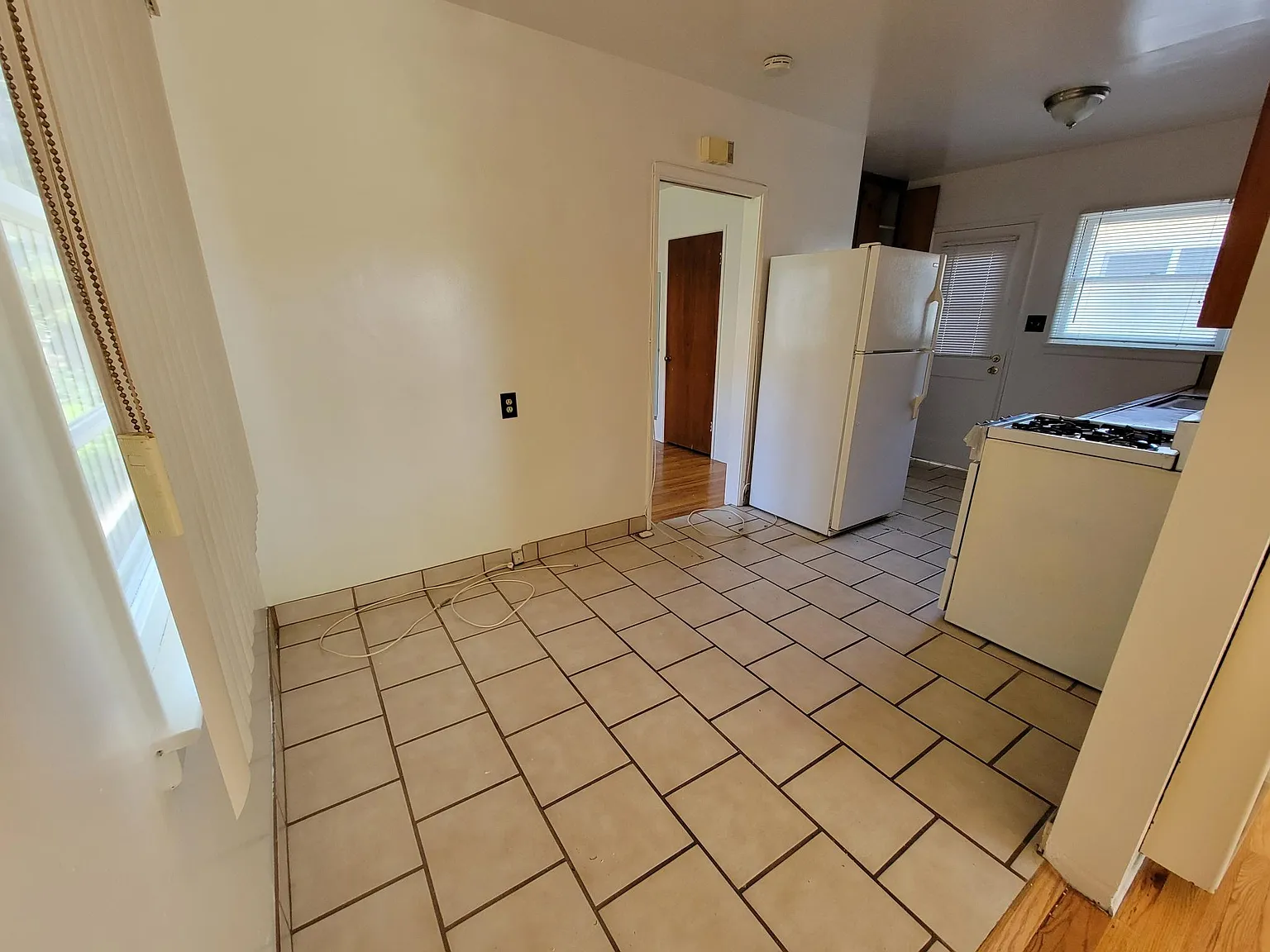 1 bed, 850 sqft, $2,050 — Photo 3