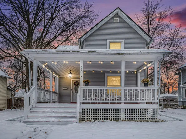 205 Moores River Dr, Lansing, MI 48910