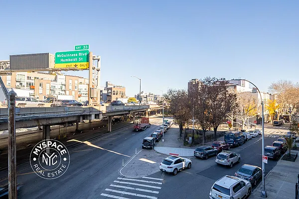 Rented by MySpaceNYC | media 27