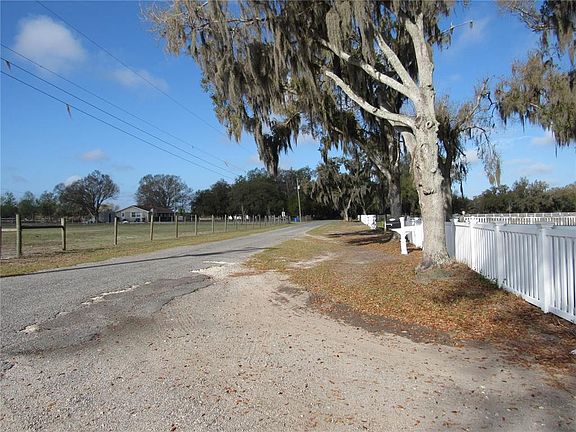 4th image of 330 Moccasin Hollow Rd