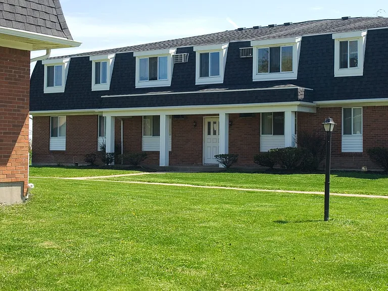 Lancer Court Apartments — Photo 14