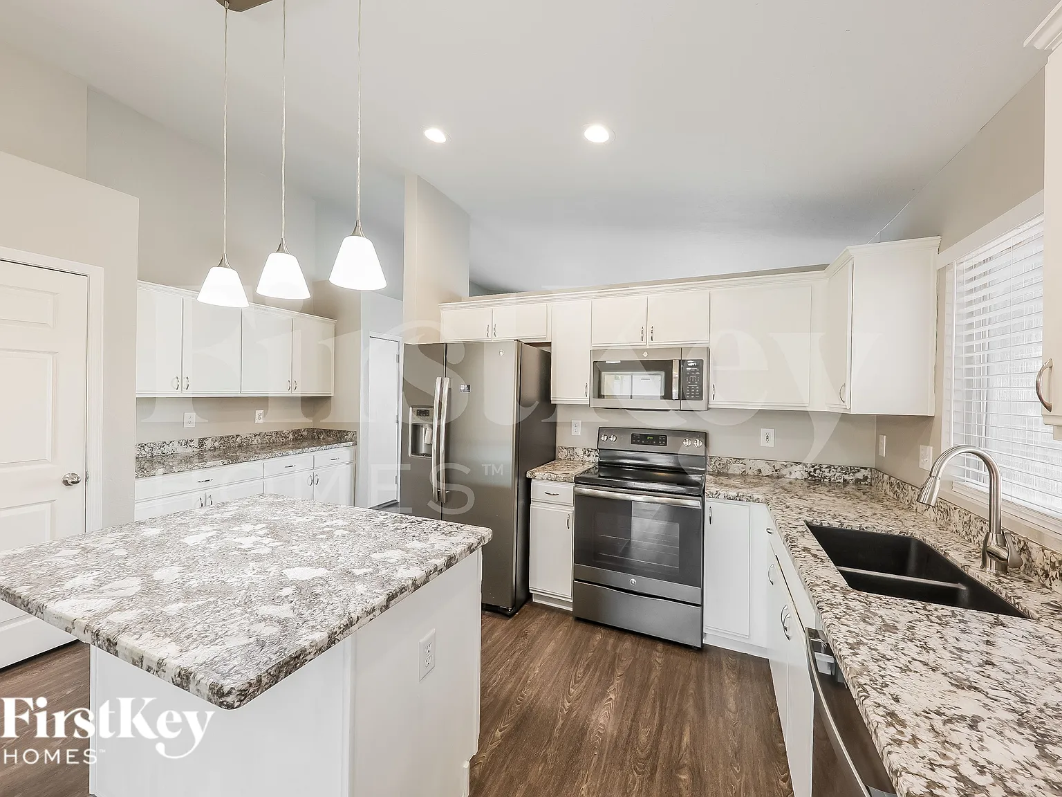 4 bed, 2.0 bath, 1508 sqft, $2,435 — Photo 4