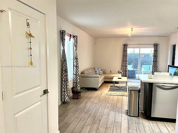 4th image of 561 NE 6th Pl