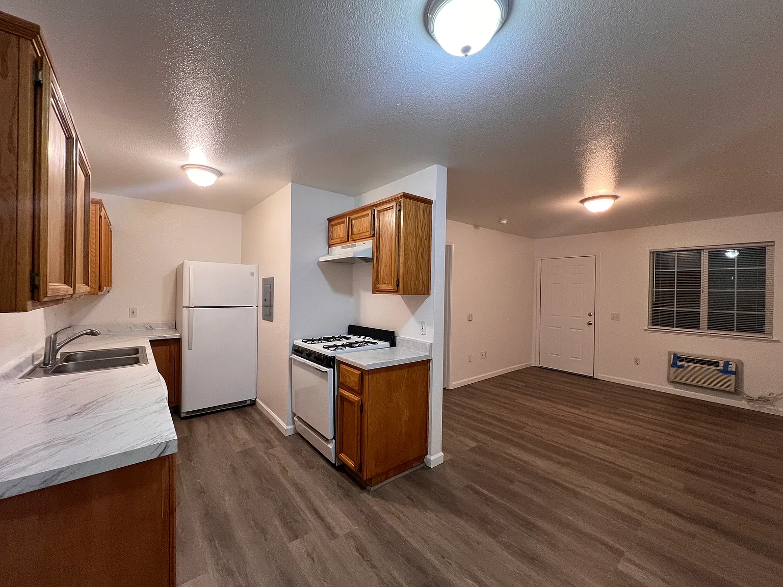 Cedar Apartments — Photo 4