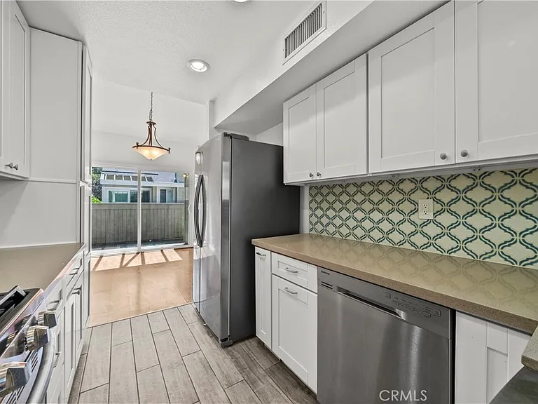 22117 Burbank Blvd #5 — Photo 18