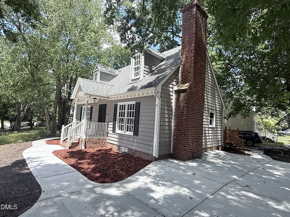 2900 Broadlands Dr